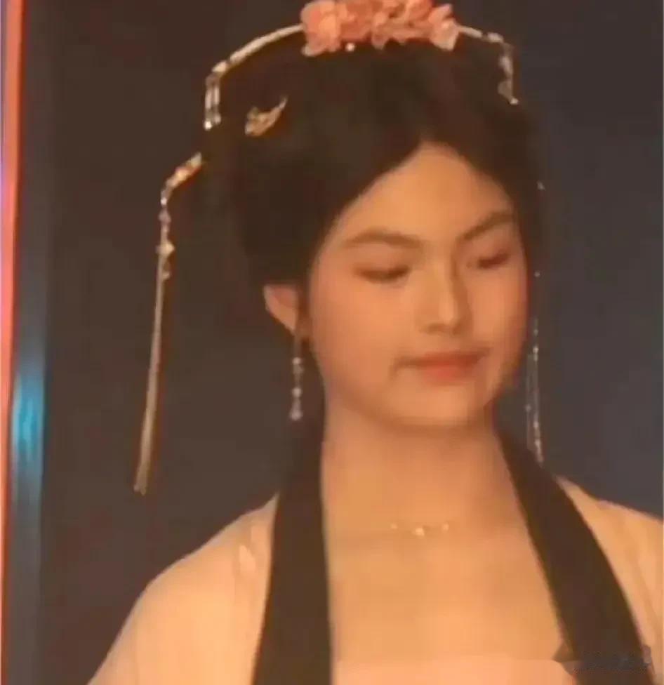 李湘真急了！能让一贯气定神闲、贵气逼人的女强人这么心急火燎地表态，甚至不惜毫无避