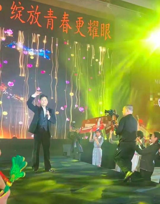 毛宁是真的招女人喜欢啊，尤其是