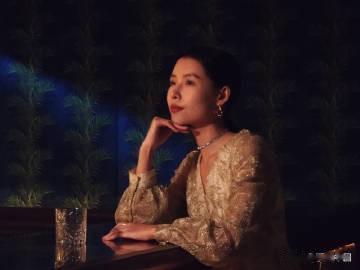 刘作虎发了六张暗光人像对比，其中有一张是 Find X6 拍的，从细节和纯净度来