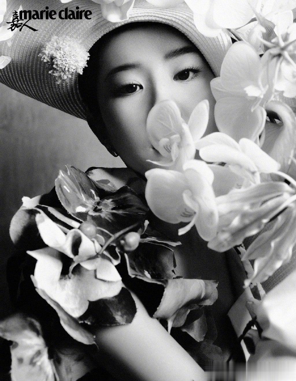 #嘉人刘亦菲开季封面#春天的花仙子降临人间啦[送花花]春日氛围感拉满了～[微风]