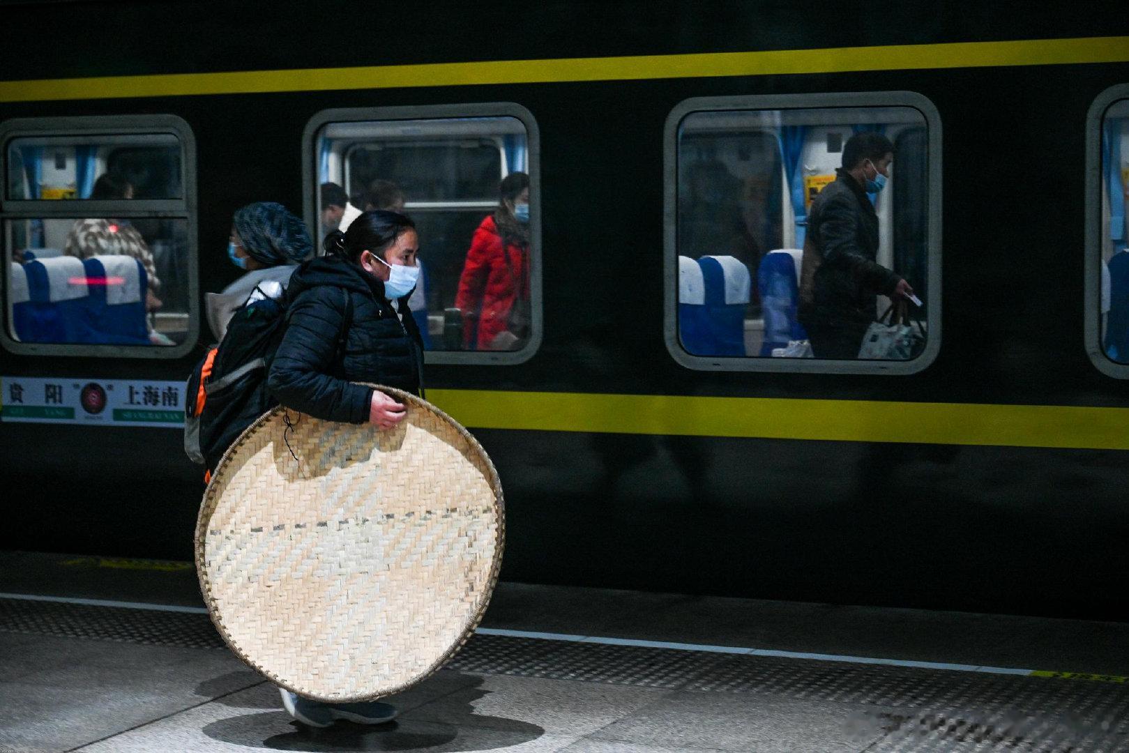 #00后90后回老家过年意愿最