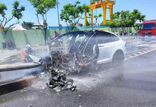 【林志颖父子出车祸，车辆烧成火球！特斯拉回应】
据台媒报道，今日上午10时50分