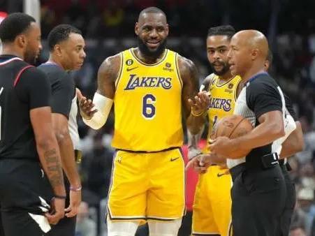 詹姆斯对快船八连败 直言这是最艰难的比赛

NBA常规赛，湖人以118比125不