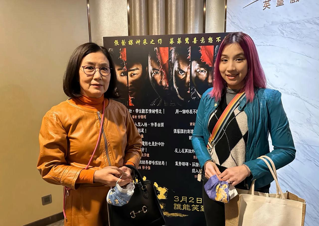 28日晚，汪明荃参加完文联春茗之后，与友人一起去看了张艺谋导演的《满江红》。这部