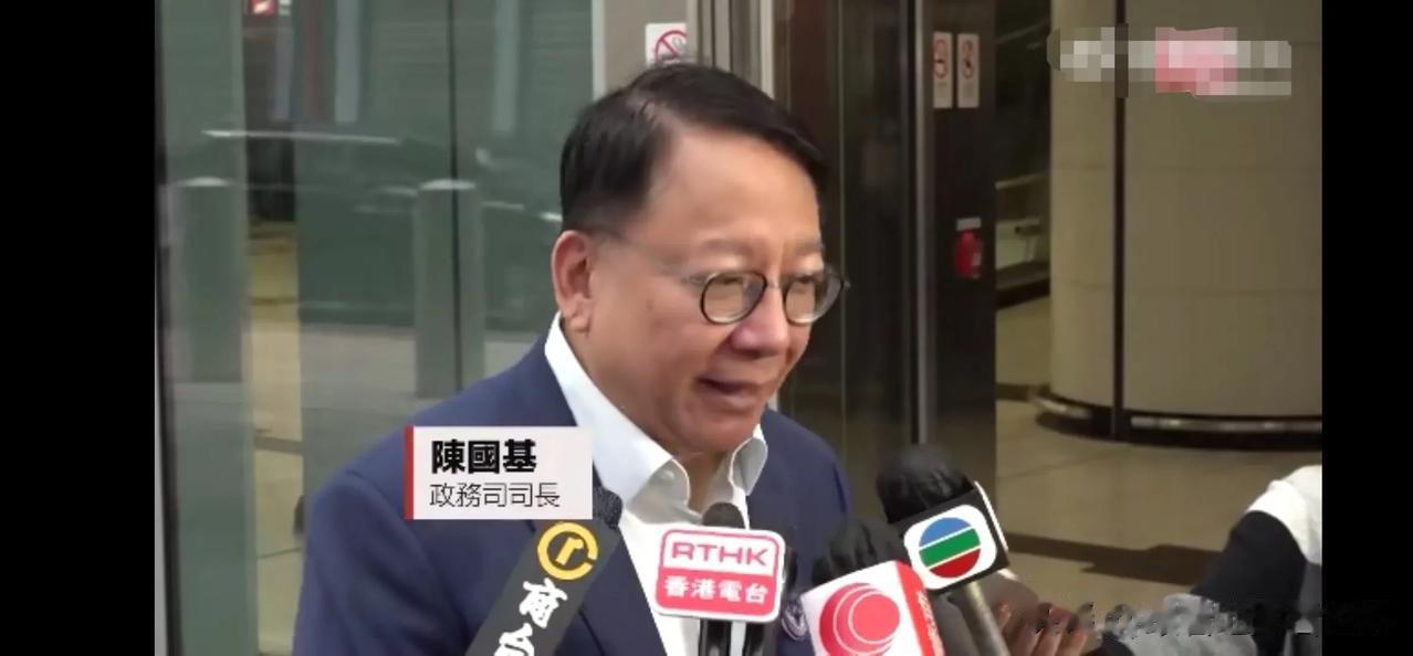 预计本学年有4万名香港高中生往内地考察
香港中五公民科内地考察首发团今早出发，早