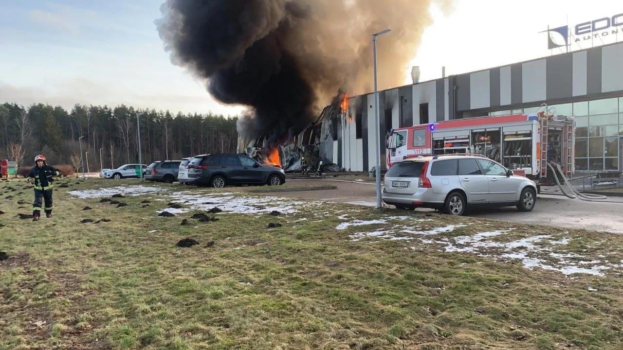 ‼️🇱🇻🔥也是烟头惹的祸?

在拉脱维亚，一家向乌克兰供应无人机的美国军工