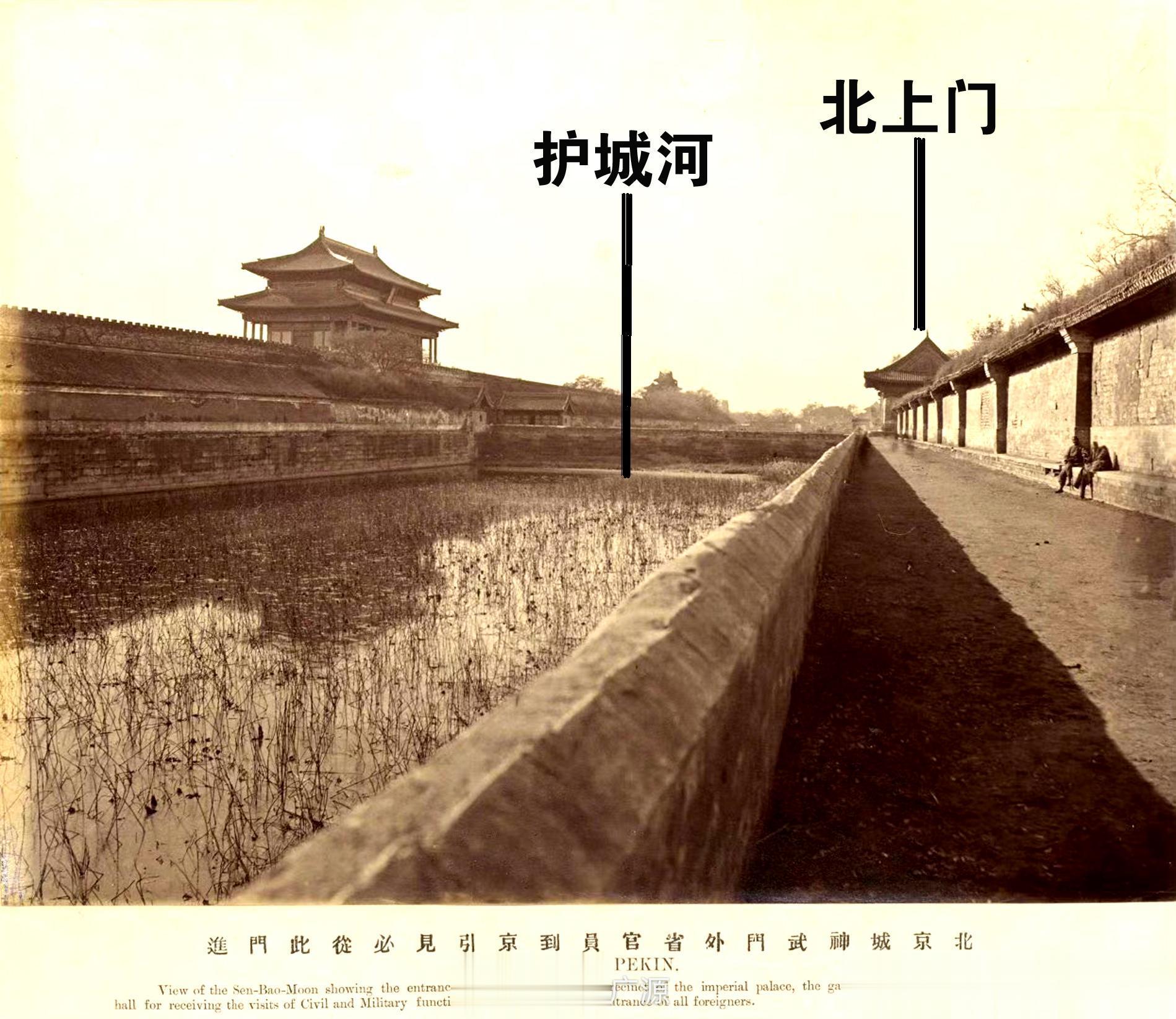 现在看，从马路北的景山大门（万岁门）到神武门，没有多远，中间又有一条宽50多米的