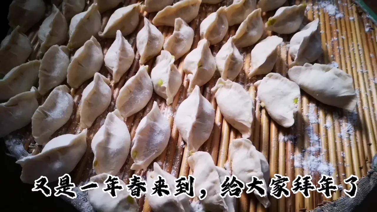北方吃饺子，其实也是有历史故事的，这就是生活中的历史。是由馄饨演变而来，源于中国