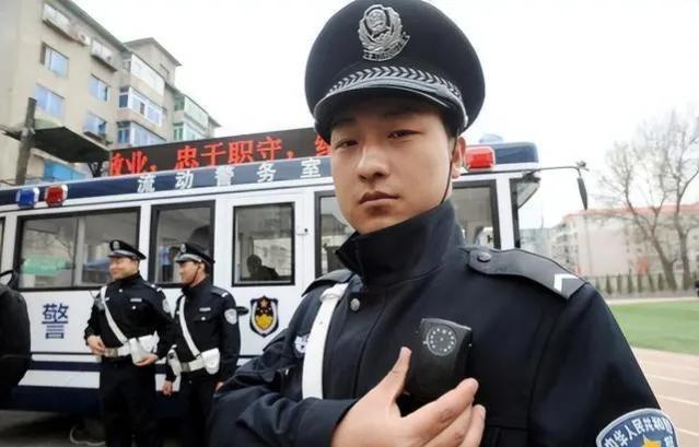 小县城基本上没见过哪个女的有编制找没编制的。

在我的城市中，一位好看的1998
