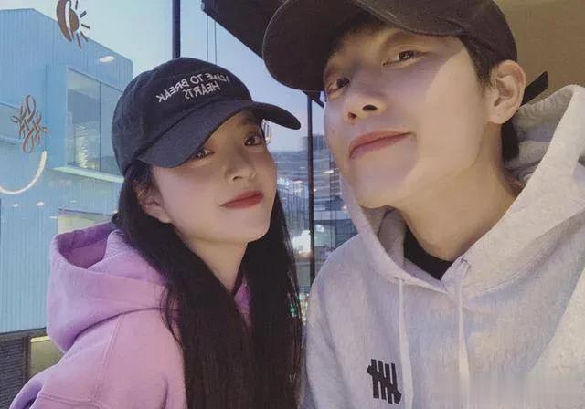 3月22日，华谊女儿王文也在社交平台上晒出了自己在泰国度假的照片。她在自己的豪宅