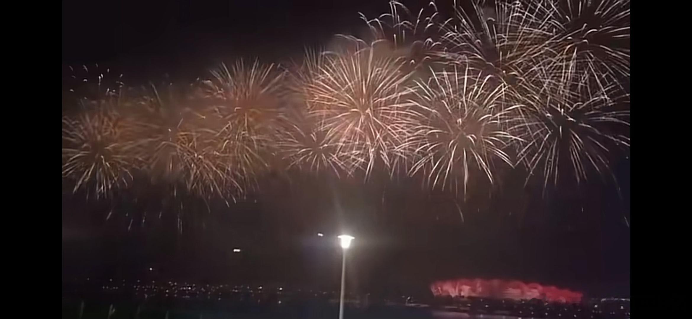 除夕晚上，西安多地举办了政府组