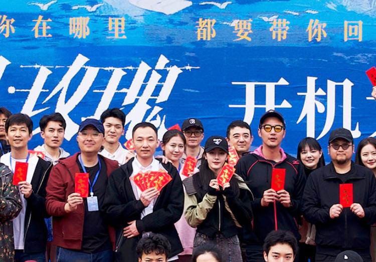这两天刚从横店回来，接我的司机一直在感慨今年的剧组特别少，许多过往给剧组的许多小