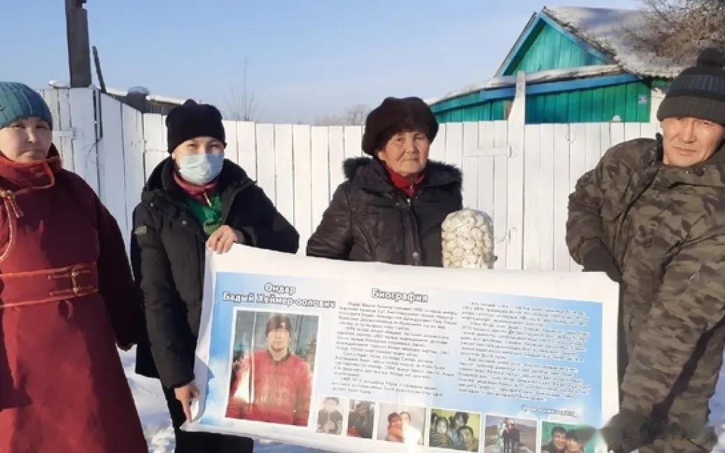 慷慨大方、宅心仁厚，俄国地方官员给前线阵亡俄军的古稀父母送来了一袋价值高达100