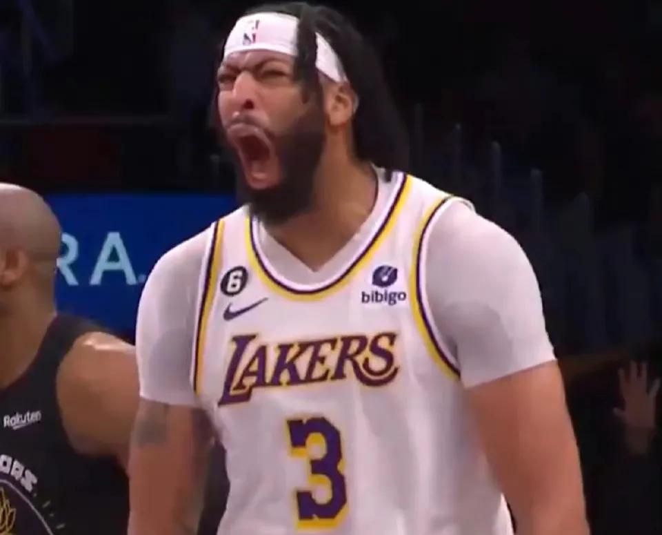 浓眉单核终结勇士五连胜 39分有多硬？

NBA常规赛，湖人以113比105击败
