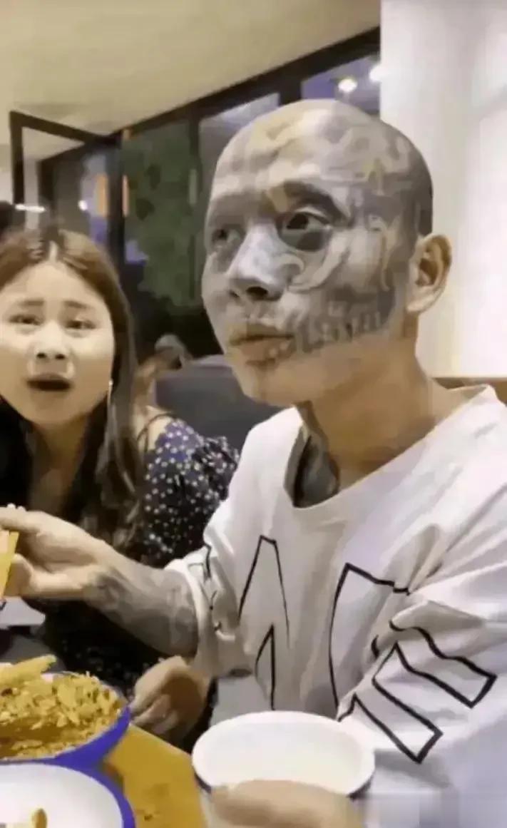 这种人绝对娶不上老婆，农村大妈看了都摇头！