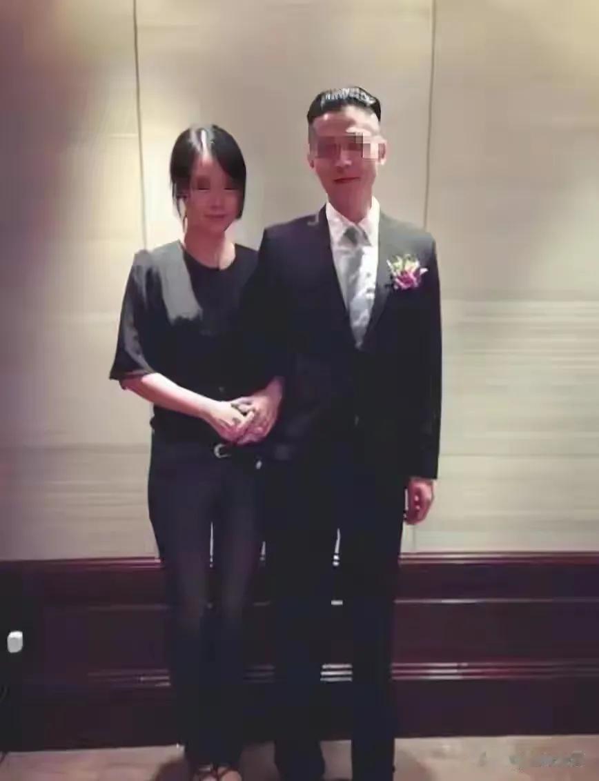 女子杀夫藏尸冰柜，岳母不经意发现女婿尸体。
事发在苏州市姑苏区，女子查某杀害丈夫