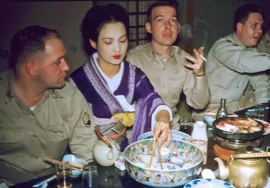 俄‮斯罗‬陆军有70万人，编制有52个师，美‮陆国‬军有50多‬万人，就只有10