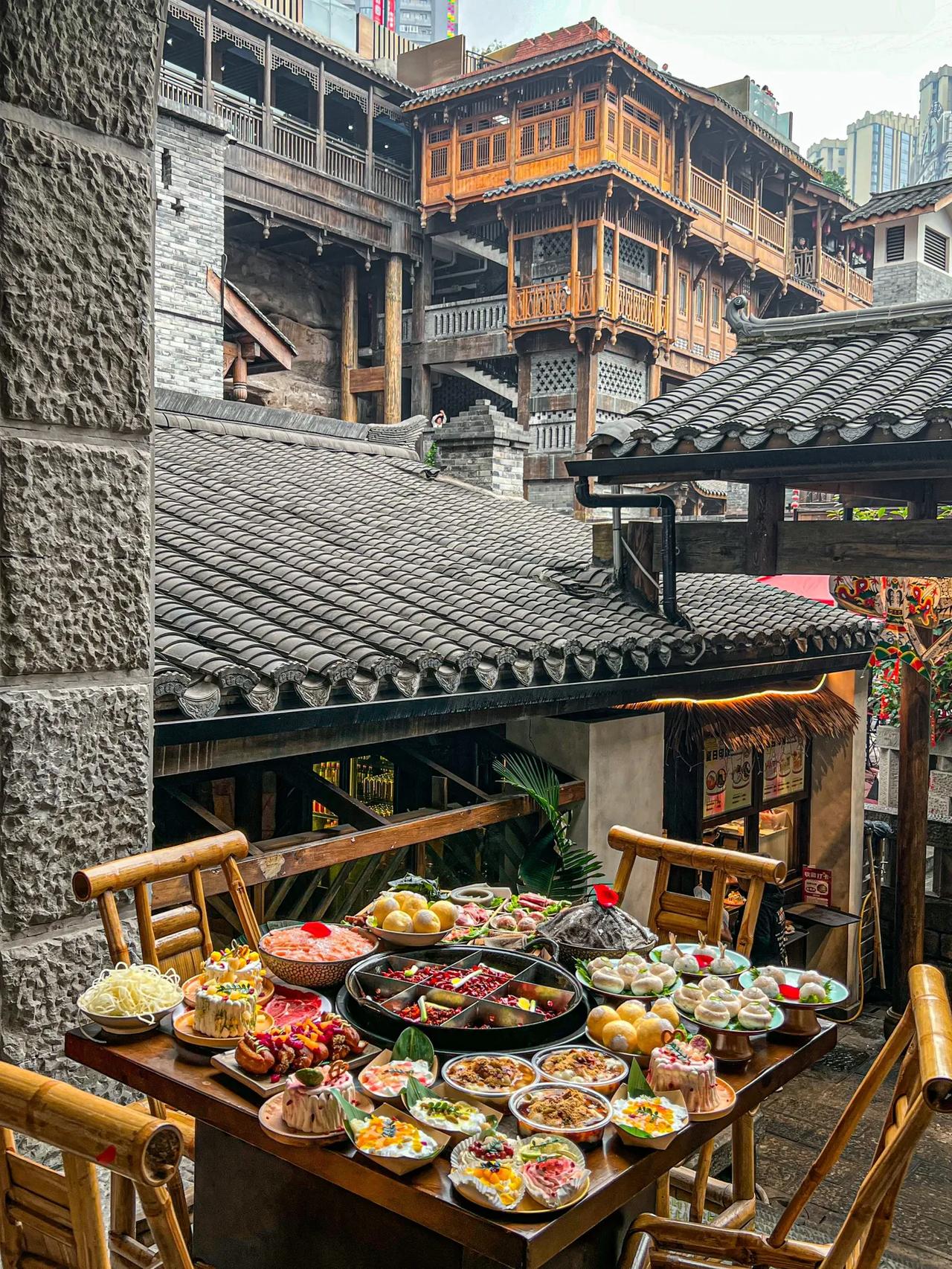 总要去重庆十八梯吃顿火锅叭！山城烟火气
感谢在渝里·重庆火锅的试吃邀请！
十八梯