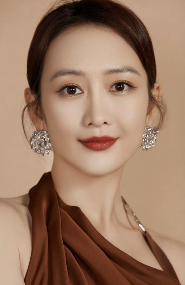 月色好美！快来欣赏男女明星们的品月大赏！

果然十五的月亮十六圆，5月16日晚上