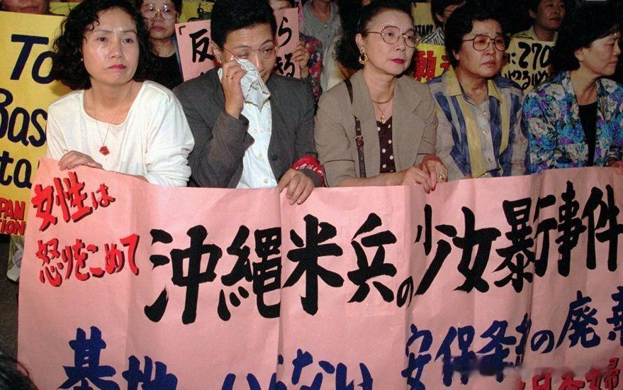 1950年2月17日晚上11点，日本冲绳，回家途中的28岁以及32岁的日本女子，
