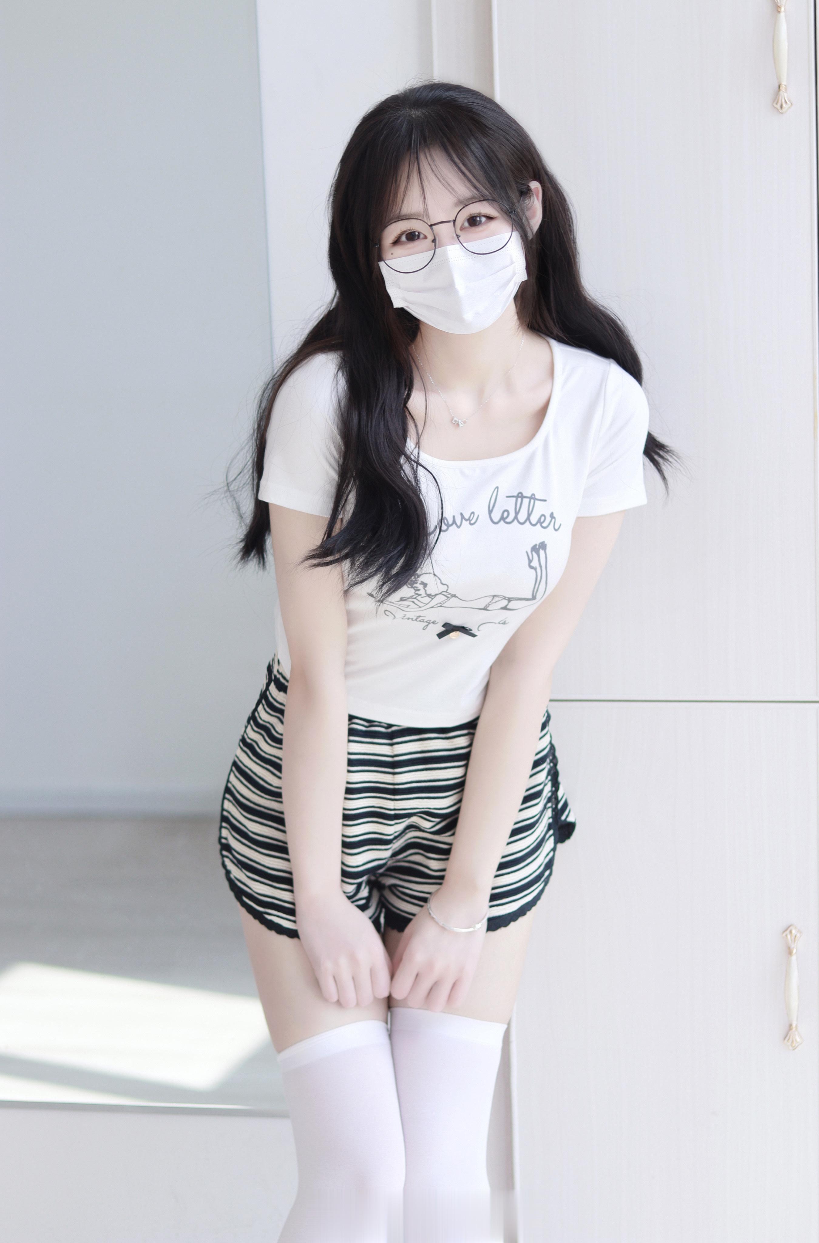不愧是白丝 连我这种*丝穿上都还行 ​​​