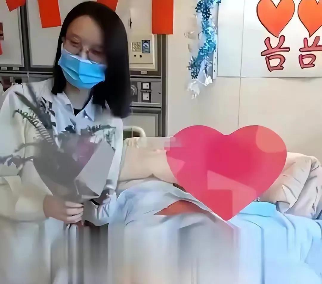 爷孙恋男女主结婚仪式曝光，他们在icu病房举行了婚礼，看着很凄凉。

越来越多的