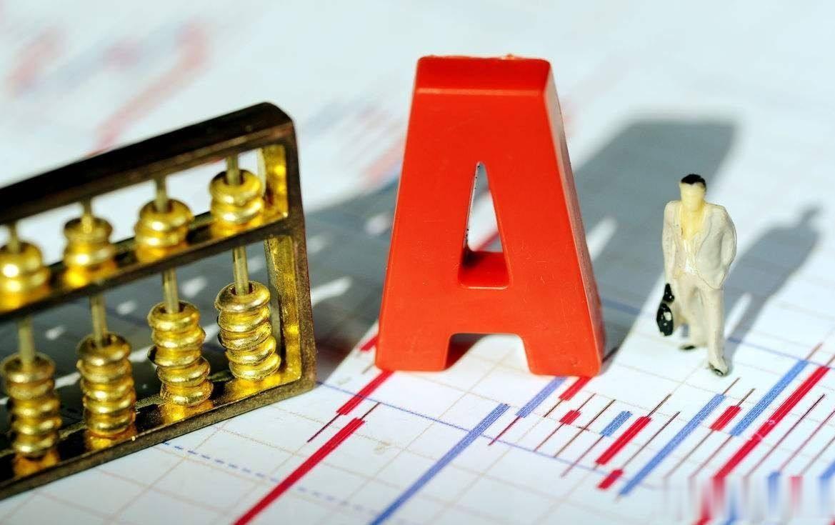 今日沪深两市主力资金净流出317.94亿元，占比3.79%；大单资金净流出205