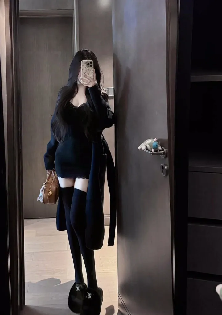 适当的露肤！还带有一点点小性感！ ​​​ ＃、🥸。🤓、。🤓