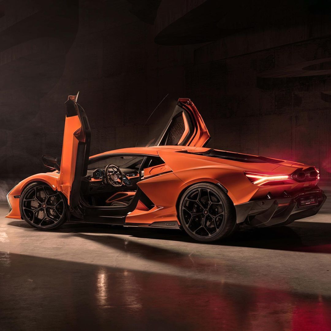 全新大牛诞生，Lamborghini Revuelto🔥它将作为Aventad