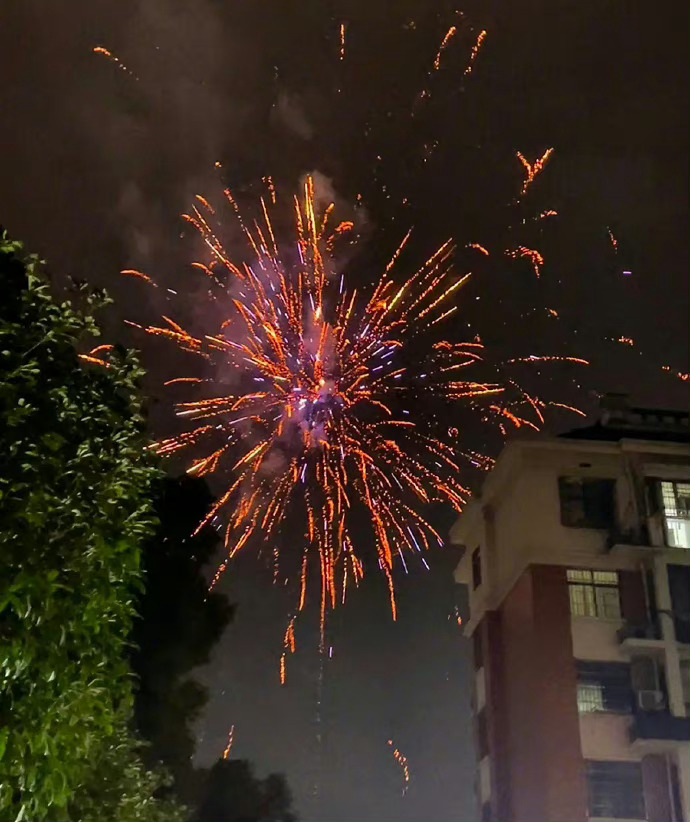  后来才知道，炒菜的人可以等吃饭的人，吃饭的人未必会等炒菜的人。 ​​​