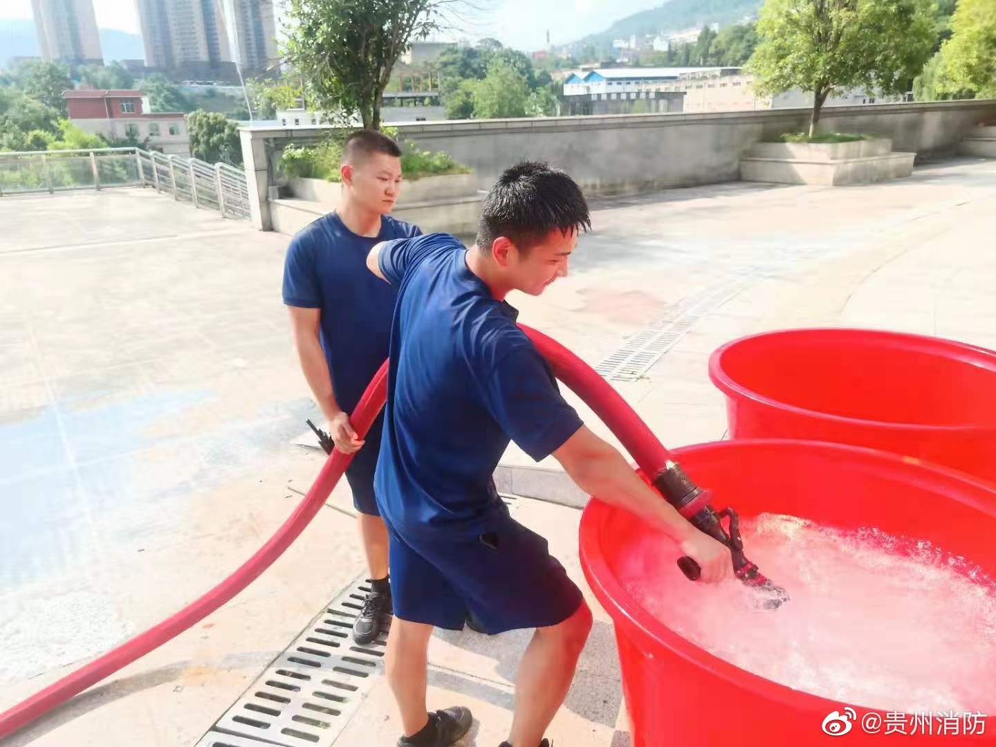 火焰蓝守护着人民平安，