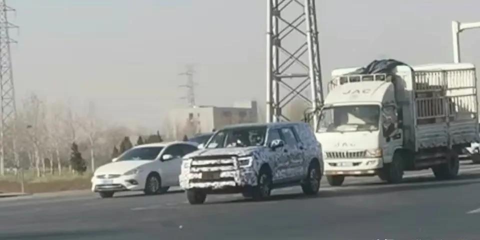 长城哈弗的隐藏越野车P04“被”抓现形了。这车经历了几度沉浮，从现在的市场情况看