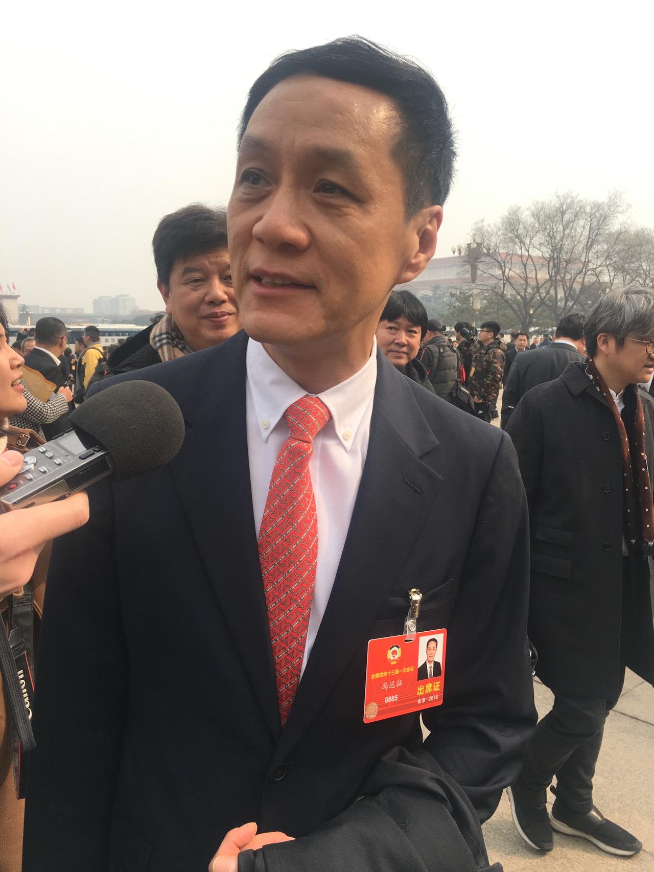今年两会，很少看到光鲜靓丽的明星们了。
不知道为什么，今年两会，很少看到明星们了
