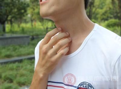 咽喉异物感，叫“梅核气”，西医称为“神经官能症”，是一种自觉症状。这和食管癌很好