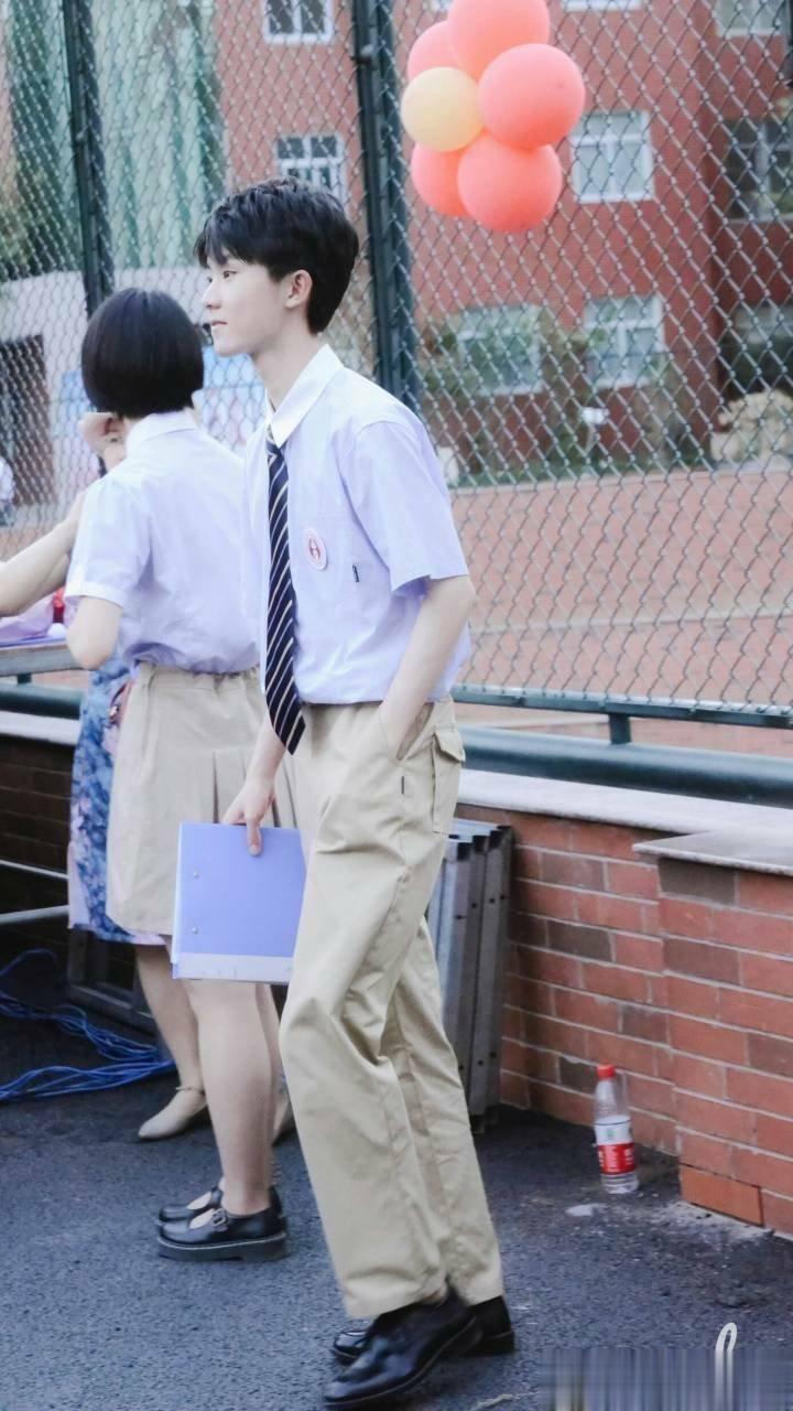 #马嘉祺[超话]#mjq#马嘉祺全能音乐人# mjq#张颂文马嘉祺唱的听海# ?