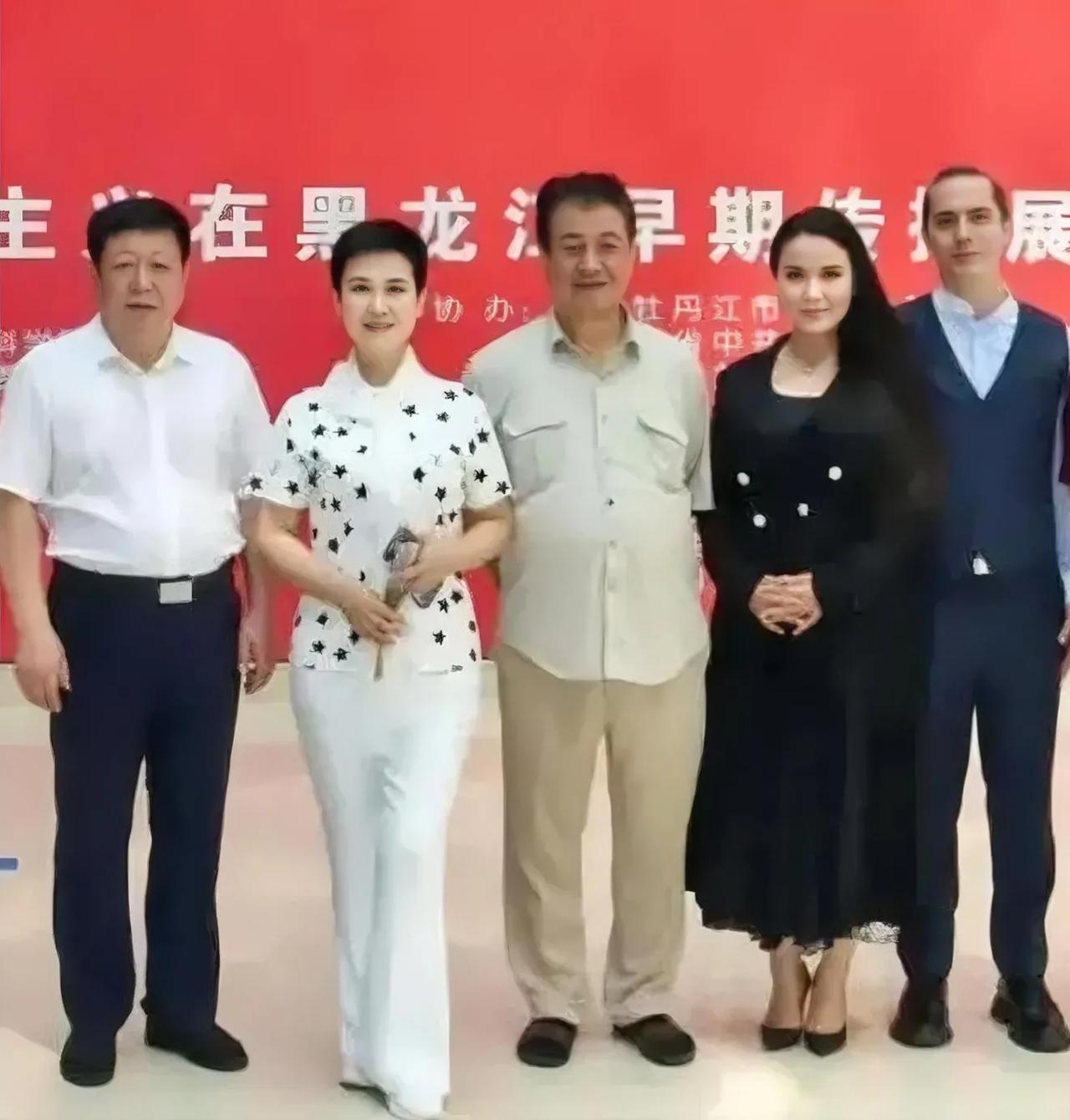 李小琳和女儿的罕见合影

这是2022年8月，李小琳和女儿在哈尔滨市参加活动期间