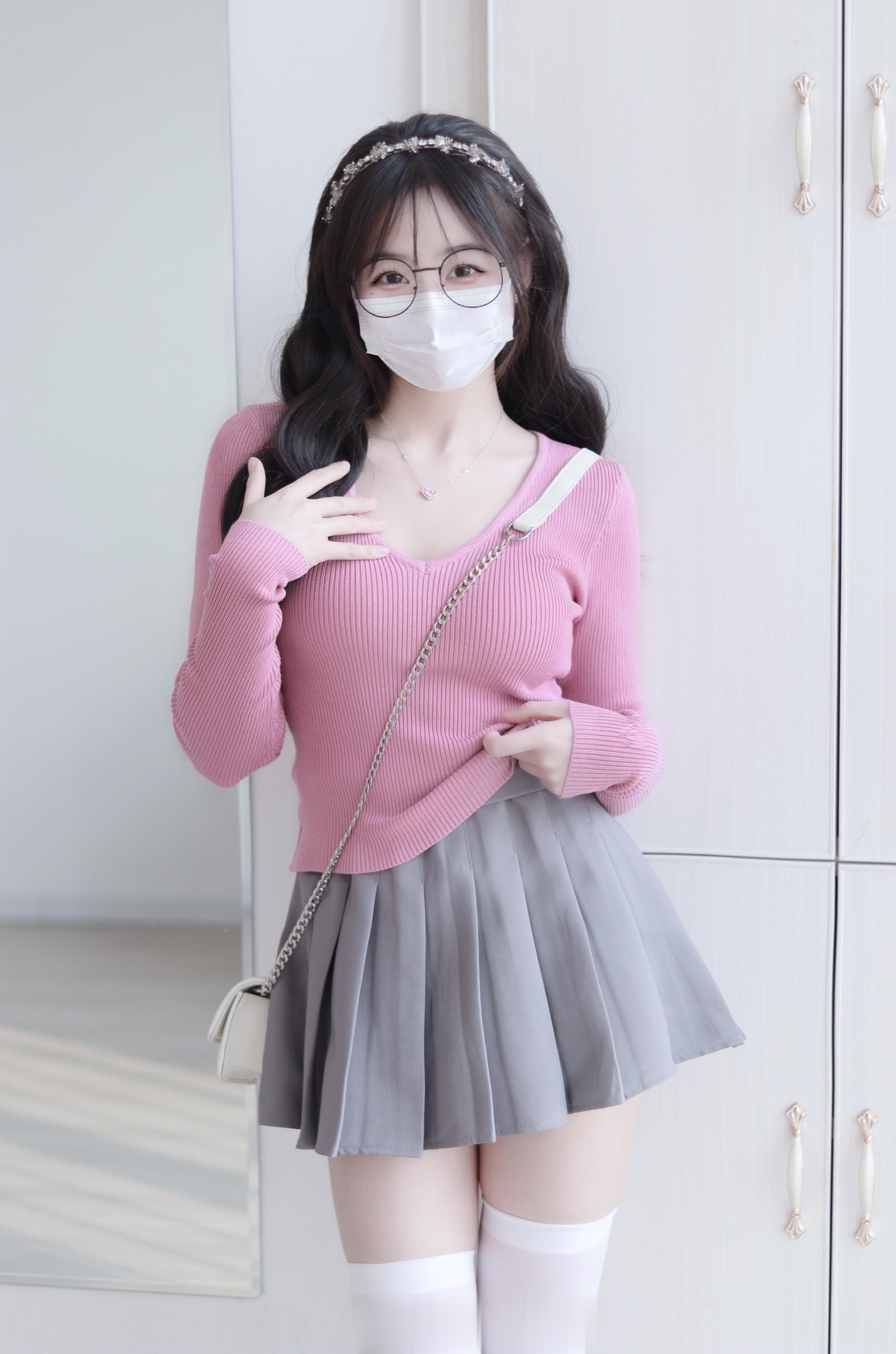 承认吧 对视就会沦陷 ​​​