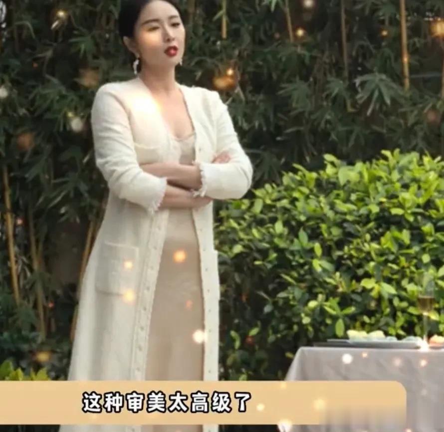 《狂飙》穿搭不追求白幼瘦，大嫂陈书婷后期气场全开，导演审美真的很高级[呲牙][呲