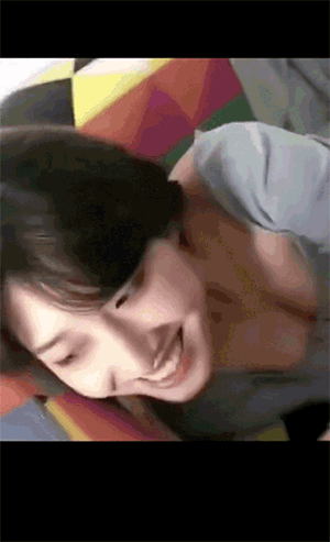 图1 试试美女脸上是不是有灰，哟还不少
图2 迪丽热巴这么美的明星，竟然没听说有