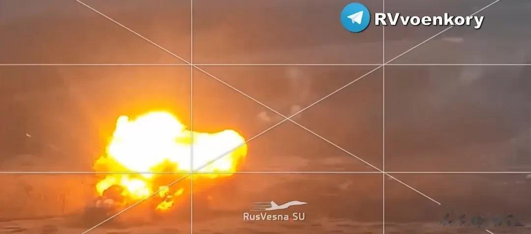毁天灭地、惨无人道！以下是俄军使用TOS-1火箭炮发射温压弹轰炸乌军阵地的恐怖场