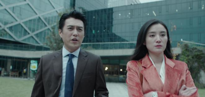 女主角一出现，就去了一家婚纱店