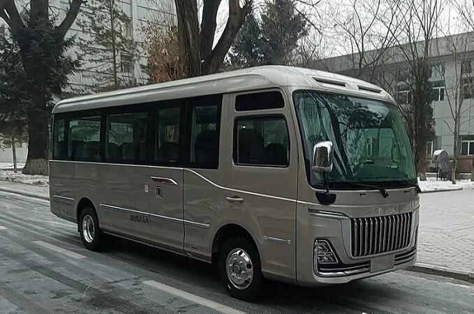 丰田考斯特的地位还能保得住吗？

这是红旗最近申报的一款中巴车，前脸用上了红旗品