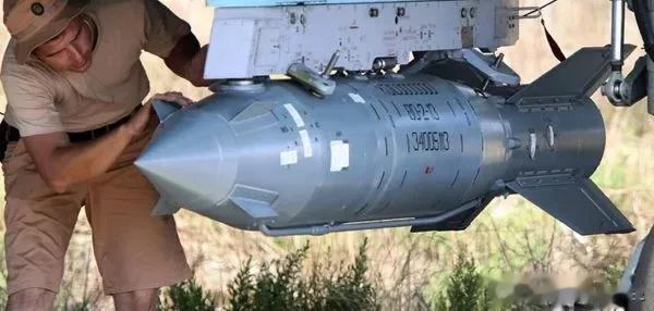 英国首批“挑战者”坦克已到位，白宫奉劝克宫：如果恐惧就该撤退

来源:铁血观世界