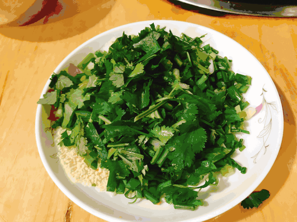 世界讨厌香菜日？说实话，香菜真的有这么讨厌吗？吃面食，放一点香菜，放一点辣椒，不