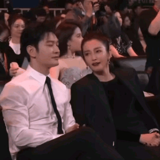 微博之夜现场座位实拍，众星们以后的“江湖地位”一目了然。在杨幂、baby、胡歌等