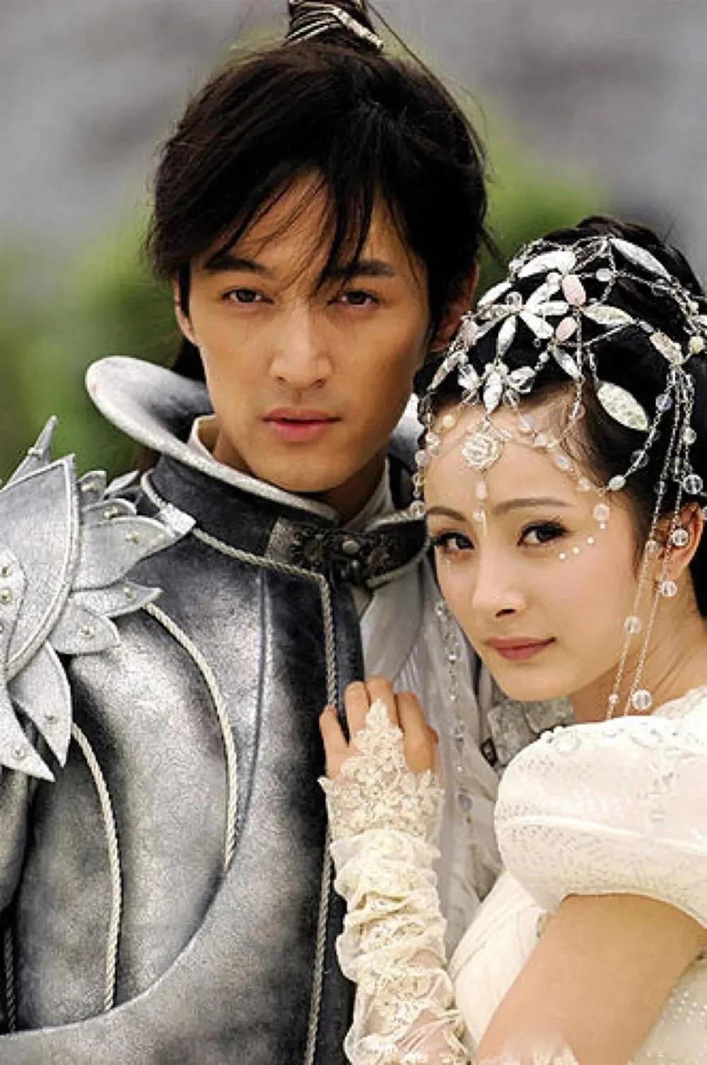 这一对真的让人意难平，怪只怪相遇太早，遇到的时间不对。

当初的分手文案，也是有