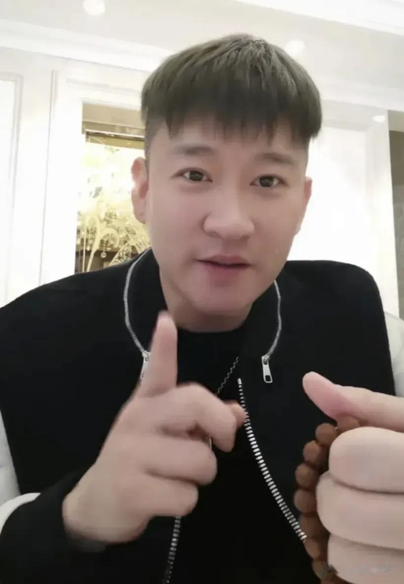 现在都在传曹云今要重回德云社，这觉得这是不太可能的，回想当年，曹云今与师傅郭德纲