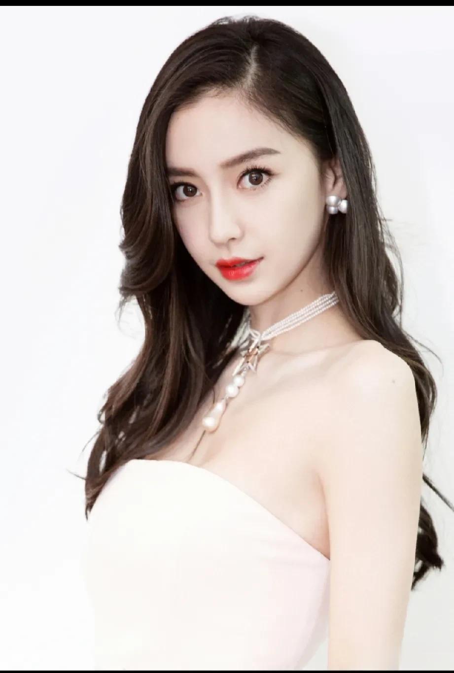 果然，离开了黄晓明，啥也不是！

不仅不仅没了一线资源，还得和名不见经传的小演员