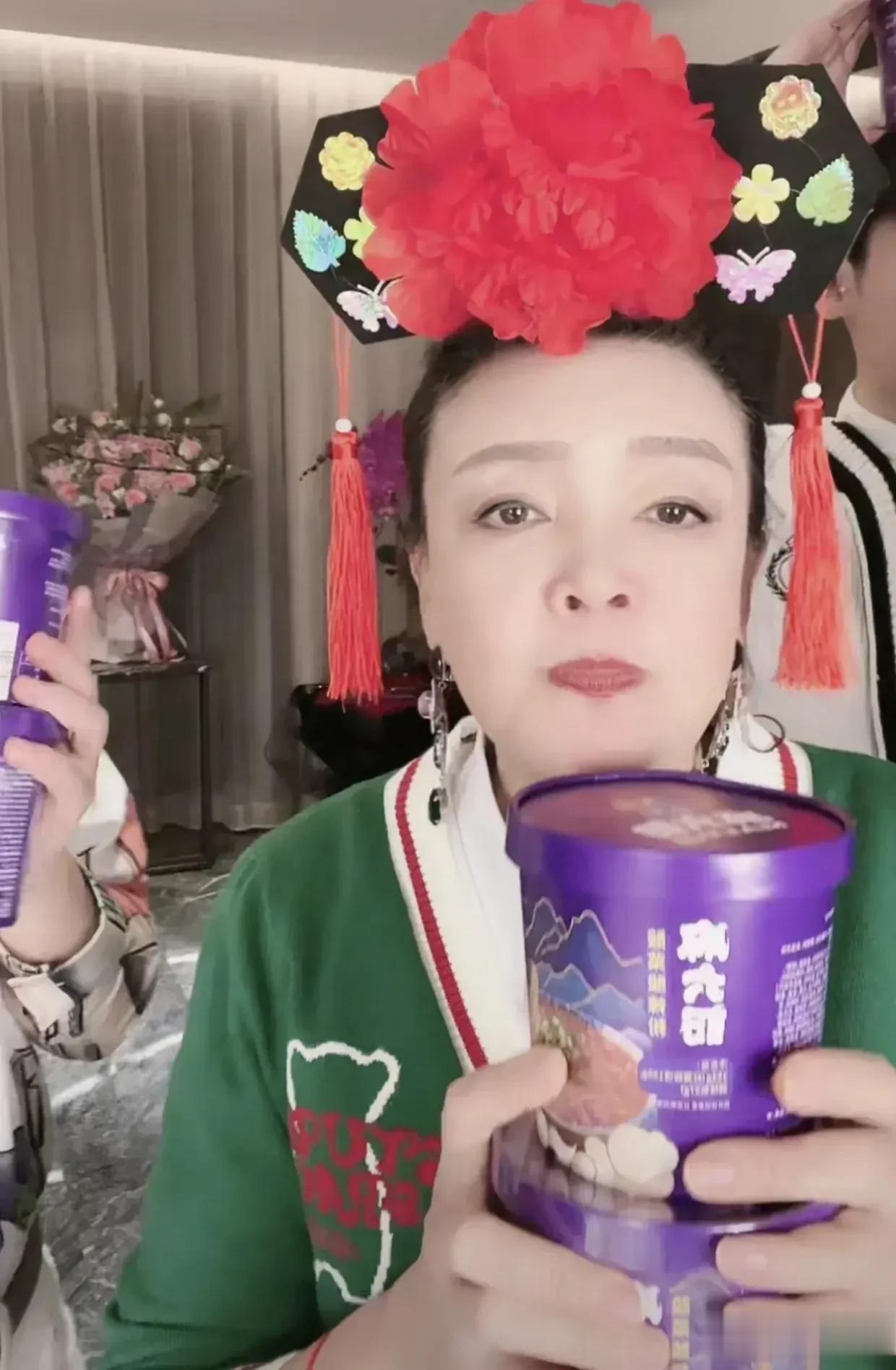 感觉做张兰的儿媳真的很不容易，你看像大Ｓ，一离婚，就被她撕得体无完肤，全家人都被