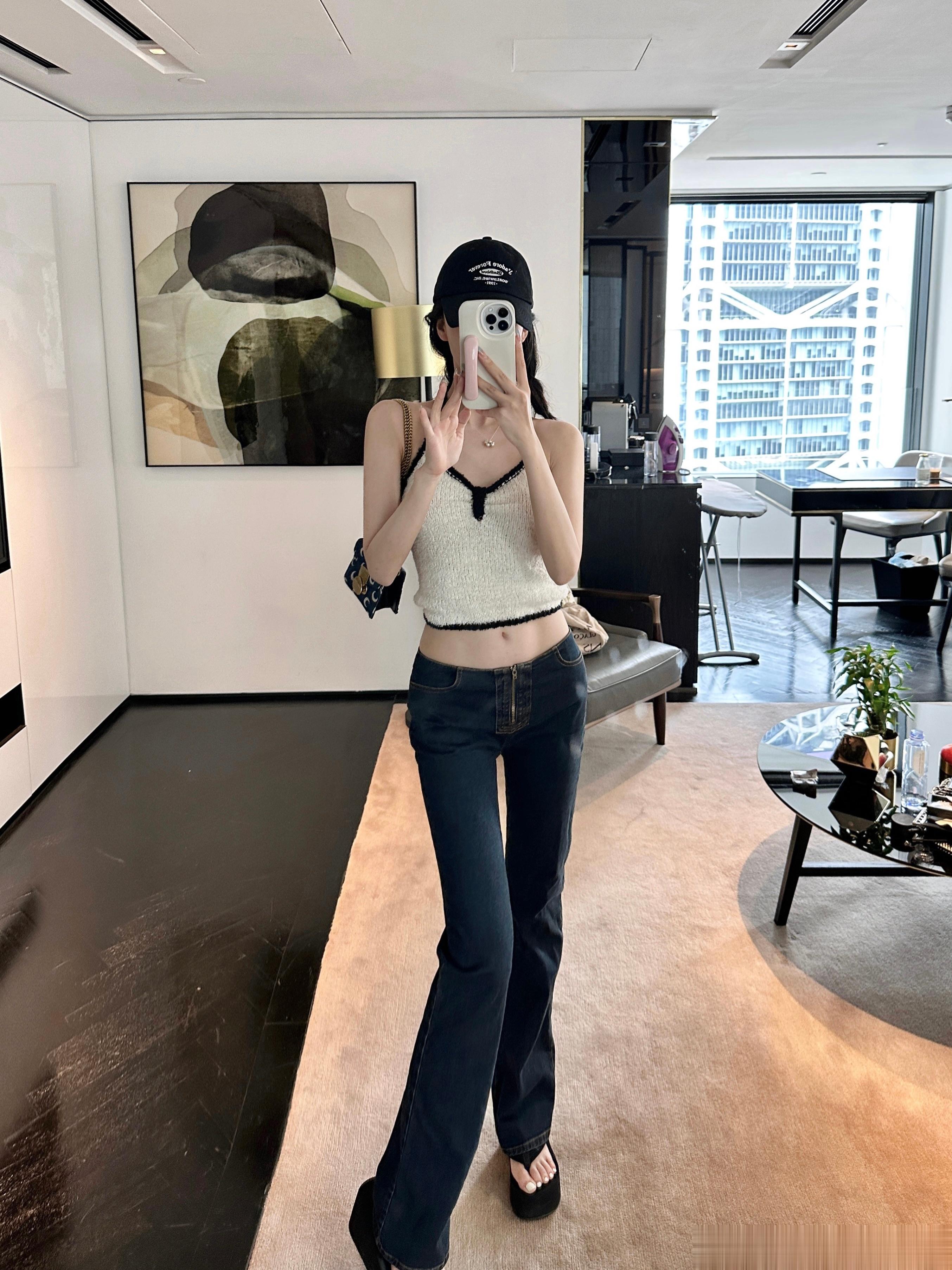 从洛杉矶带回来的中古版一眼就看中的低腰牛仔裤 穿上就有性感好身材的感觉看似简单但